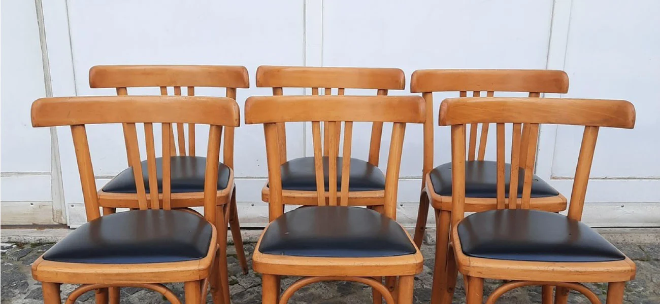 Retapizado de sillas de comedor en cuero marrón en Rosario