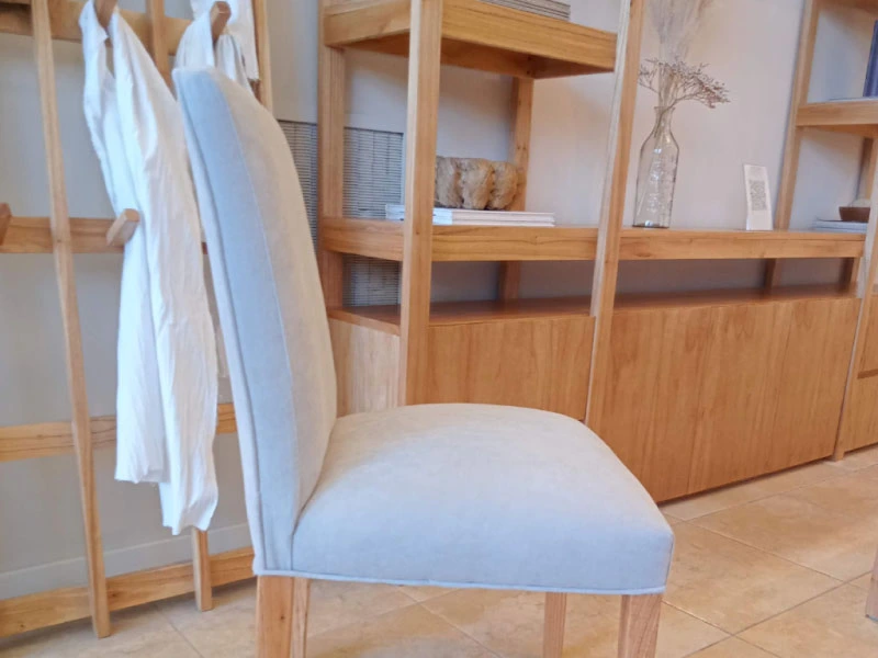Retapizado de sillas estilo Luis XV en tela beige
