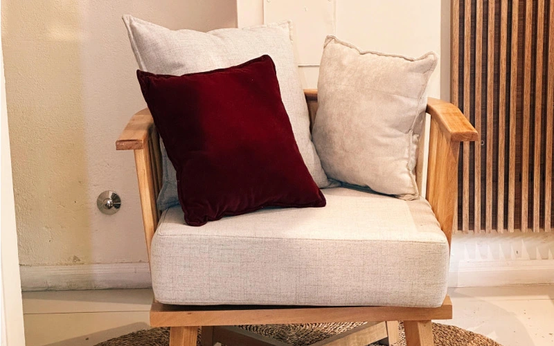 Tapizado de sillón de un cuerpo en tela beige