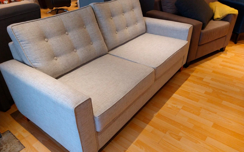 Retapizado de sillón Eames en cuero negro