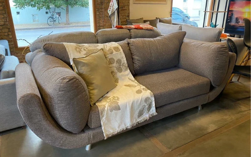 Retapizado de sillón Chesterfield en cuero blanco